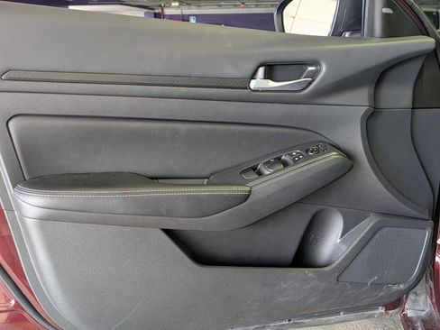 Used 2025 Nissan Altima 2.5 SV image 11