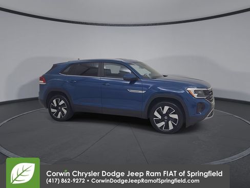 Used 2026 Volkswagen Atlas Cross Sport SE FWD image 2