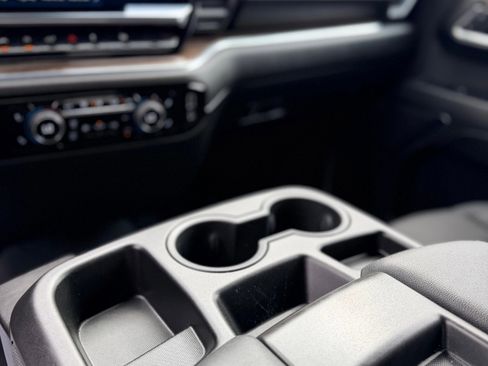 Used 2024 Chevrolet Silverado 1500 LT image 17