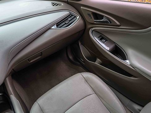 Used 2018 Chevrolet Malibu LT w/ Leather Package image 17