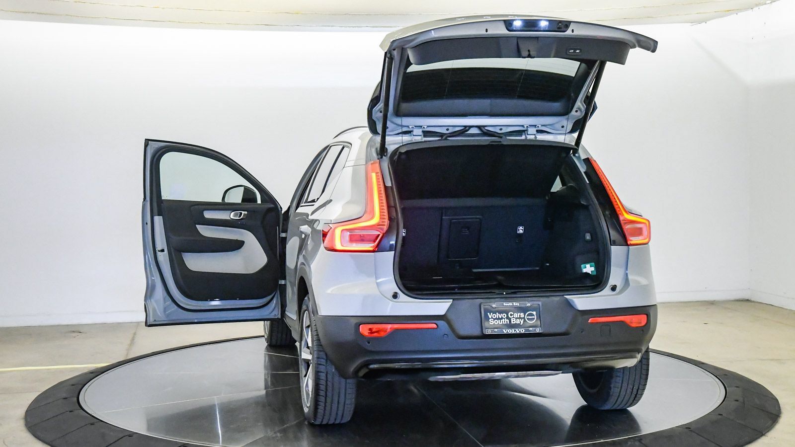 Certified 2026 Volvo XC40 B5 Plus w/ Protection Package Premier AWD/4WD image 26