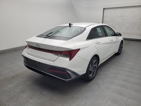 Used 2025 Hyundai Elantra SEL FWD image 9
