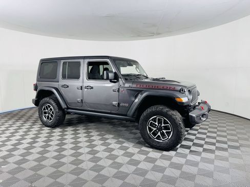 Used 2025 Jeep Wrangler Unlimited Rubicon w/ Convenience Group AWD/4WD image 2