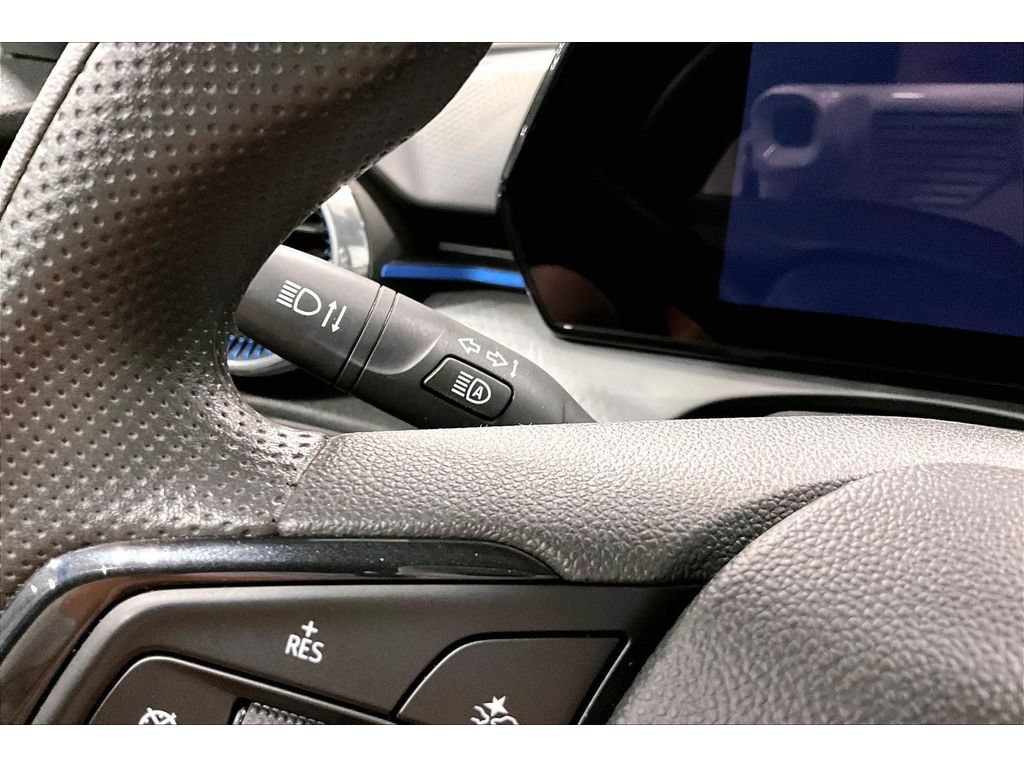 Used 2025 Chevrolet Trax LT FWD image 19