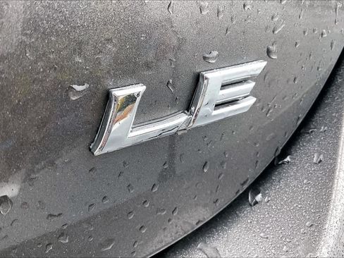 Used 2020 Toyota Camry LE FWD image 9