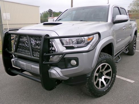 Used 2016 Toyota Tacoma TRD Sport w/ Towing Package AWD/4WD image 1