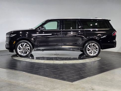 New 2025 Lincoln Navigator L Reserve AWD/4WD image 5