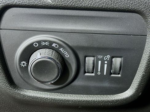 Used 2023 Jeep Grand Cherokee L Laredo AWD/4WD image 17