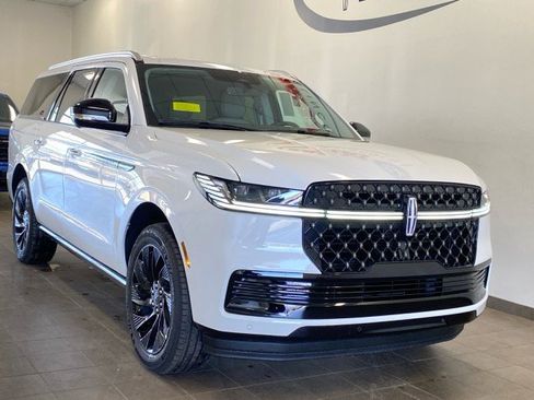 New 2026 Lincoln Navigator L Black Label AWD/4WD image 32