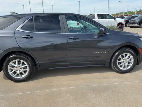 Used 2023 Chevrolet Equinox LT image 2