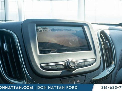 Used 2022 Chevrolet Equinox RS w/ LPO, Floor Liner Package image 8