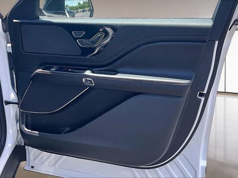 Used 2023 Lincoln Aviator 2WD image 29