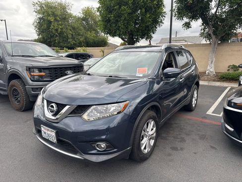 Used 2015 Nissan Rogue SV w/ SV Premium Package FWD image 1