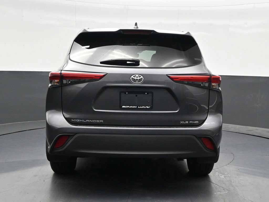Used 2021 Toyota Highlander XLE AWD/4WD image 4