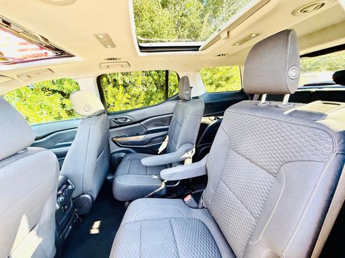 Used 2018 GMC Acadia SLE image 57