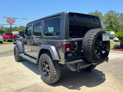 Used 2019 Jeep Wrangler Unlimited Sahara AWD/4WD image 6
