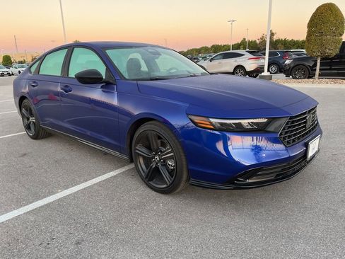 Used 2025 Honda Accord Sport image 3