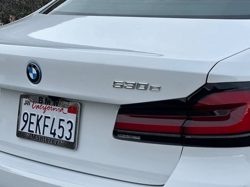 Used 2023 BMW 530e w/ Convenience Package image 32