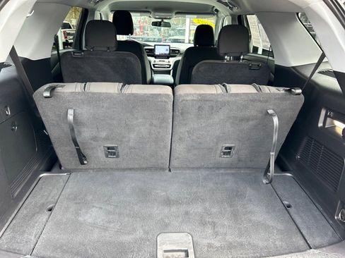 Used 2022 Ford Explorer XLT image 16