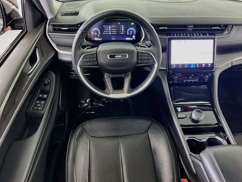 Used 2022 Jeep Grand Cherokee Limited image 23