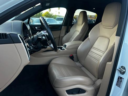 Used 2022 Porsche Cayenne Coupe image 14