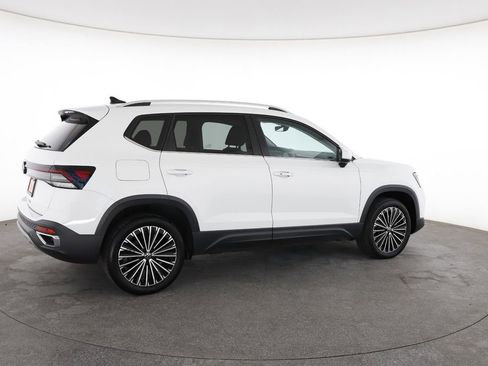 Used 2025 Volkswagen Taos SE FWD image 13