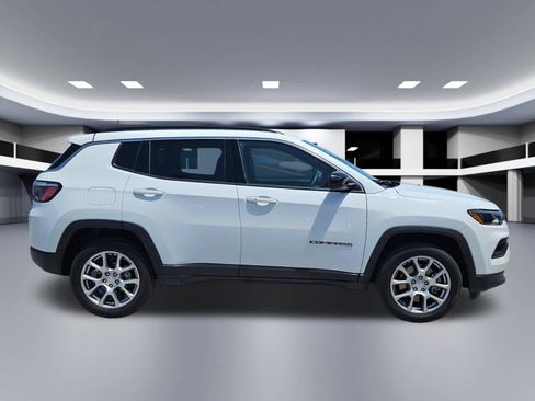 Used 2024 Jeep Compass Latitude AWD/4WD image 7