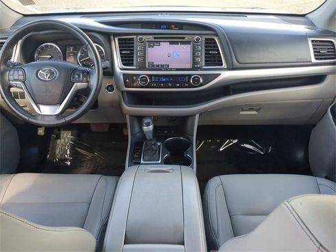 Used 2016 Toyota Highlander XLE image 15