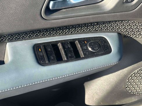 Used 2024 Nissan Ariya AWD image 16