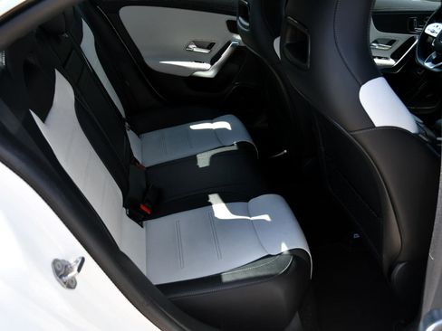 Used 2023 Mercedes-Benz CLA 250 image 32