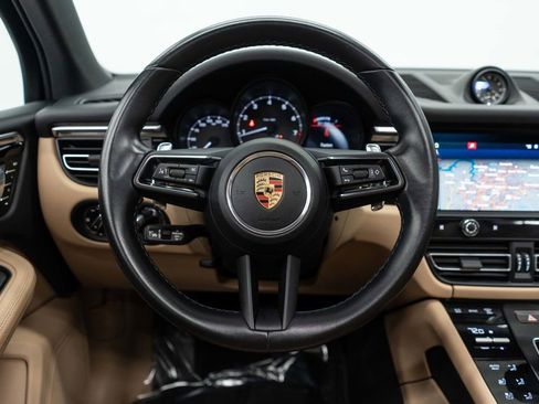 Used 2023 Porsche Macan image 17