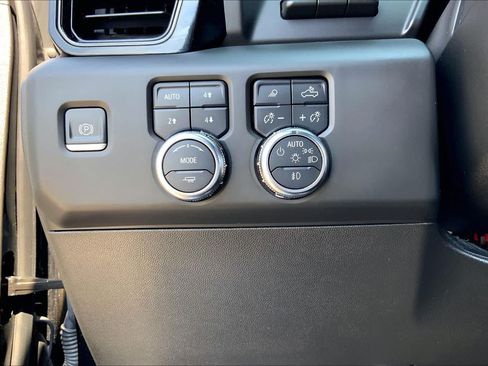 Used 2024 GMC Sierra 1500 AT4 w/ Technology Package AWD/4WD image 33