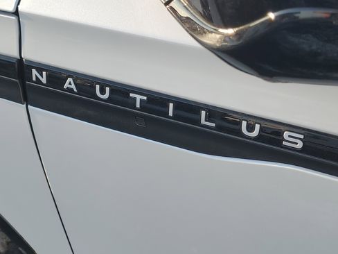New 2026 Lincoln Nautilus Reserve w/ Jet Appearance Package image 7