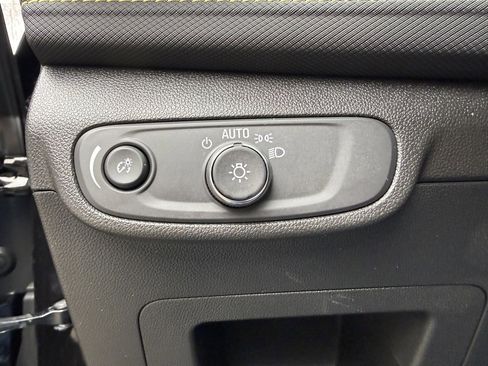 Used 2025 Chevrolet TrailBlazer ACTIV w/ Convenience Package image 24