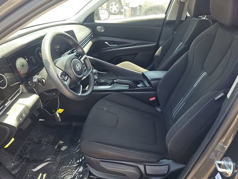 Used 2024 Hyundai Elantra SEL FWD image 4