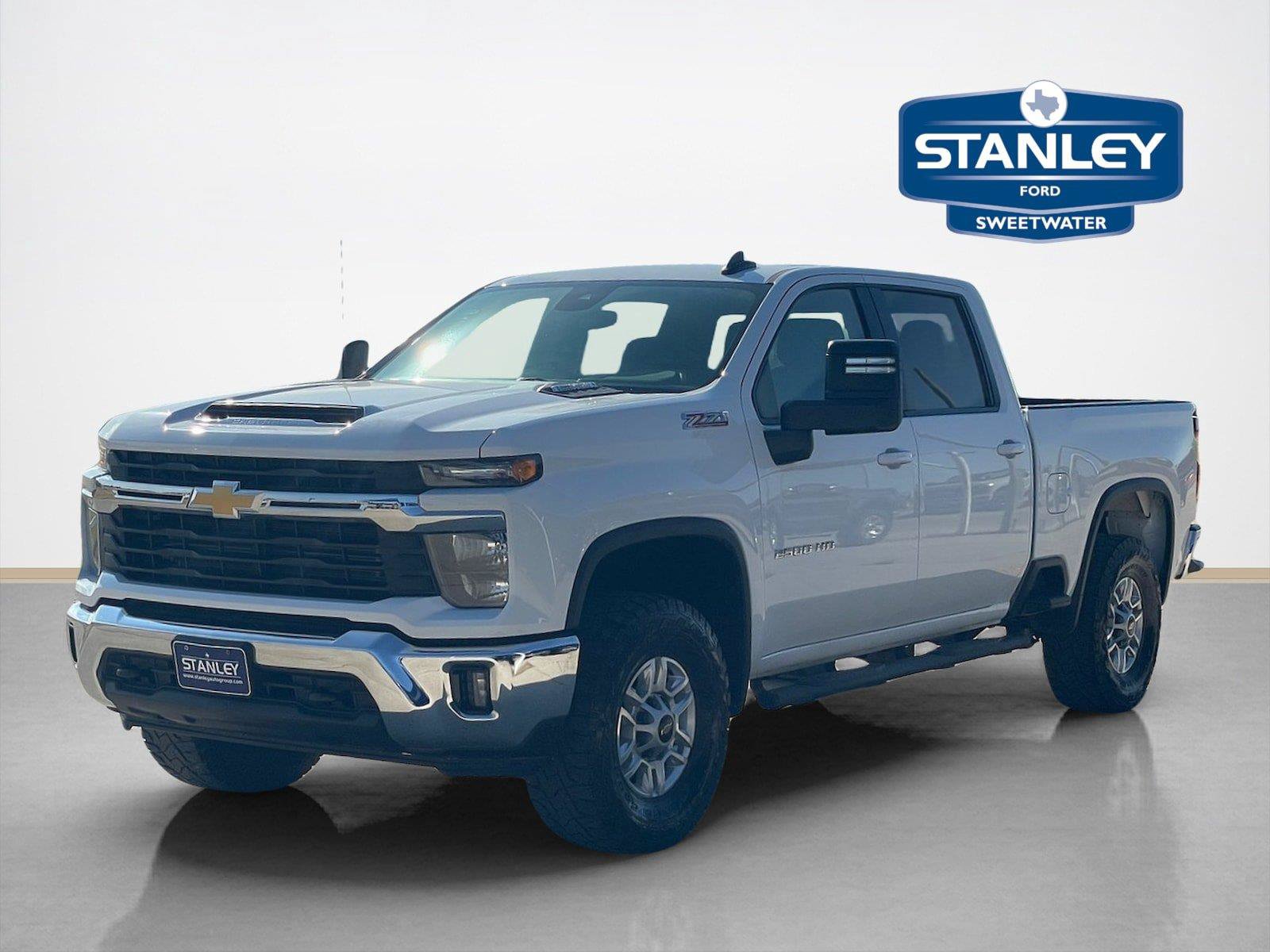 Used 2025 Chevrolet Silverado 2500 LT w/ Convenience Package AWD/4WD image 3