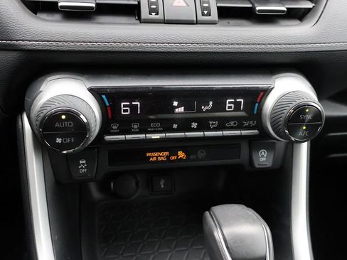 Used 2022 Toyota RAV4 XLE Premium AWD/4WD image 22