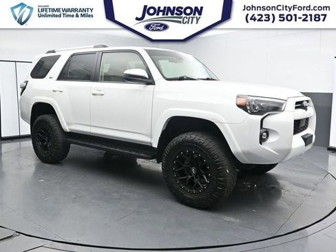 Used 2022 Toyota 4Runner SR5 AWD/4WD image 3