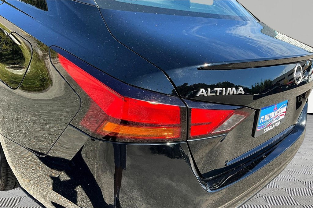 Used 2025 Nissan Altima 2.5 SV FWD image 24