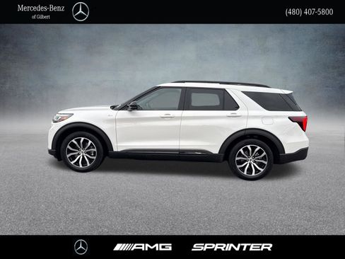 Used 2025 Ford Explorer ST-Line image 3