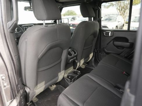 Used 2023 Jeep Gladiator Willys image 11