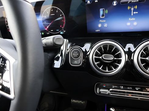 Certified 2025 Mercedes-Benz GLA 250 4MATIC image 29