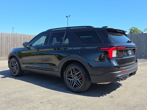 Used 2025 Ford Explorer ST RWD image 3