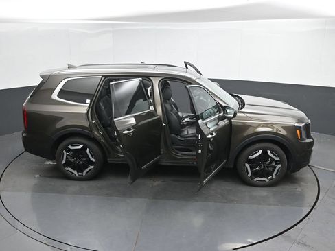 Used 2025 Kia Telluride S AWD/4WD image 49
