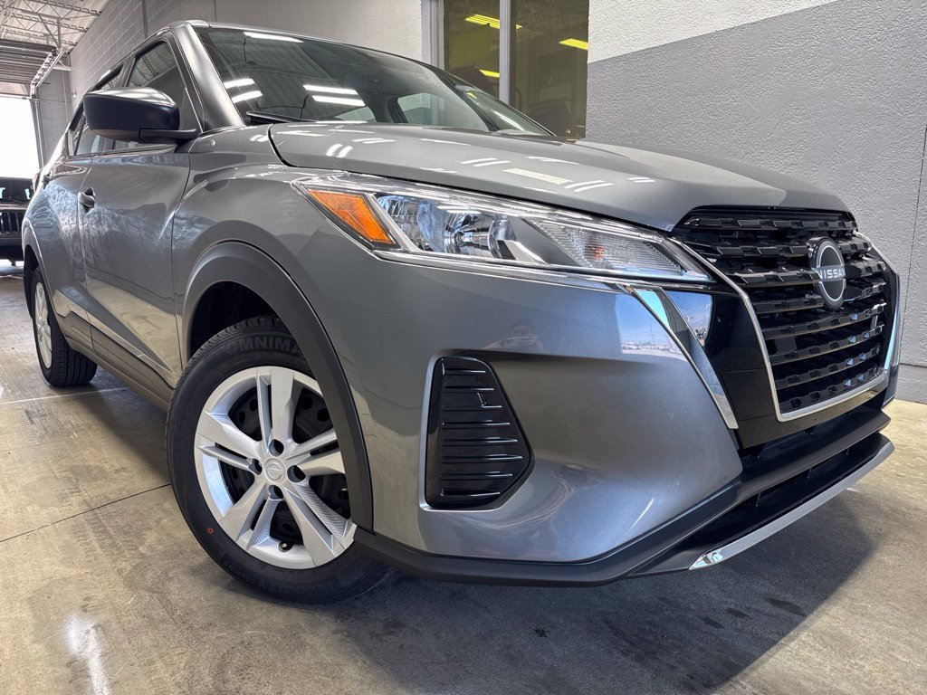 Used 2025 Nissan Kicks Play S FWD image 2