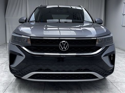 Used 2024 Volkswagen Taos SE image 3