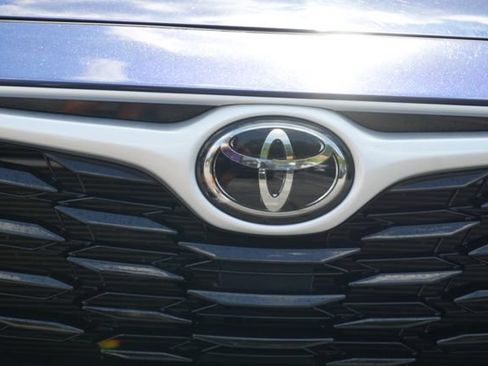 Used 2024 Toyota Highlander XLE FWD image 4
