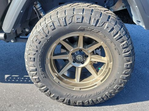 Used 2021 Jeep Gladiator Rubicon AWD/4WD image 6