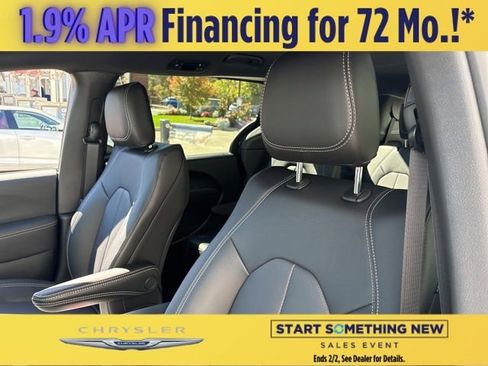 New 2026 Chrysler Pacifica Select image 17