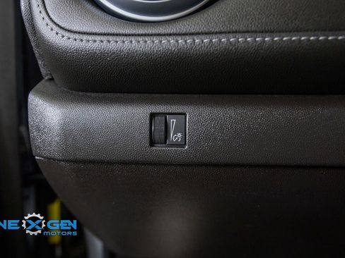 Used 2023 Chevrolet Colorado LT w/ LT Convenience Package AWD/4WD image 13